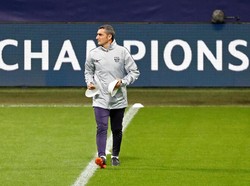 Latihan sendiri dipimpin Ernesto Valverde. Pelatih Barcelona itu menargetkan kemenangan untuk mengunci tiket ke 16 besar. Saat ini Barcelona memimpin Grup B dengan 9 poin, unggul tiga angka dari Inter Milan. (Foto: Stefano Relladini/Reuters)