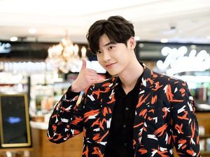 Liburannya Aktor Korea yang Dideportasi, Lee Jong Suk