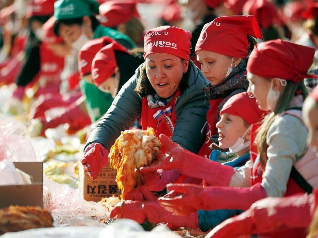 Wow! Diikuti Ribuan Orang, Festival Ini Hasilkan Ratusan Kilo Kimchi