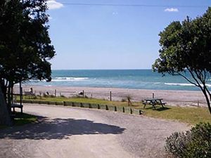 Ajaib! Bayi di Selandia Baru Selamat Usai Hanyut di Lautan