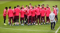 Barcelona membawa 22 pemain ke Milan untuk menghadapi Inter Milan. (Foto: Stefano Relladini/Reuters)