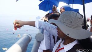 Air Mata Iringi Prosesi Tabur Bunga dan Doa Bersama Tragedi Lion Air