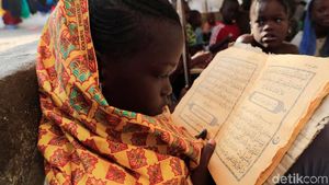 Menyibak Keterbatasan Anak-anak Senegal Membaca Alquran