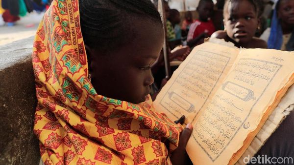 Menyibak Keterbatasan Anak-anak Senegal Membaca Alquran