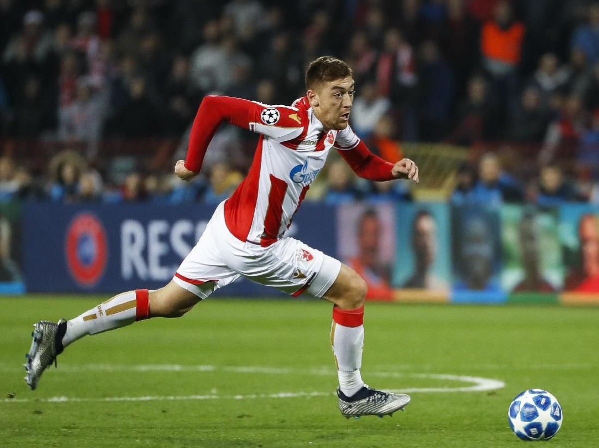 Milan Pavkov di laga Red Star Belgrade vs Liverpool. (Foto: Srdjan Stevanovic/Getty Images)