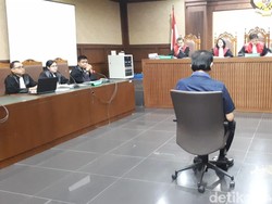 Bantu Eddy Sindoro, Pegawai AirAsia dan Imigrasi Disebut Terima Uang