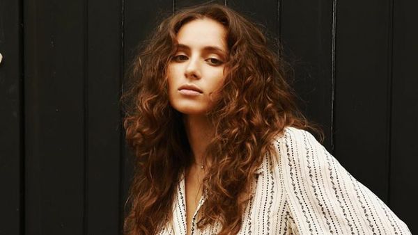 Ini Putri Cantik Mr. Bean yang Dirumorkan Perang Dingin dengan Sang Ayah