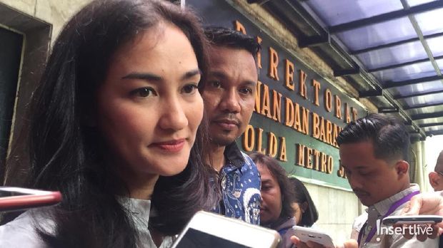 Atiqah Hasiholan