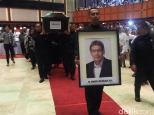 Menteri LHK Anugerahi Pangkat Anumerta PNS Korban Lion Air