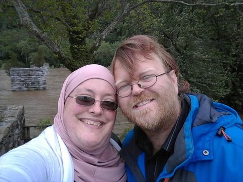 Kisah Romantis Suami yang Tumbuhkan Janggut Demi Beri Dukungan Istri