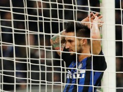 Inter juga punya peluang, salah satunya melalui Matteo Politano saat menyambar umpan silang Ivan Perisic dengan sundulan. Tapi tandukannya melebar. (Foto: Stefano Rellandini/REUTERS)