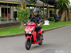 Harga Bensin Makin Mahal, Saatnya Beli Motor Listrik? Harga Bensin Makin Mahal, Saatnya Beli Motor Listrik?