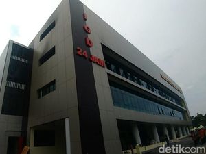 Satu Ruangan di IGD RS Bhayangkara Terbakar, 8 Unit PMK Dikerahkan Satu Ruangan di IGD RS Bhayangkara Terbakar, 8 Unit PMK Dikerahkan