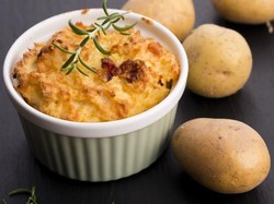 Salmon Puff hingga Souffle Kentang, Sarapan Enak Bikinan Istri Hotma Sitompul