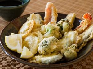 Mantul! Chef Ini Menggoreng Makanan Menggunakan Tangan Kosong Mantul! Chef Ini Menggoreng Makanan Menggunakan Tangan Kosong