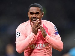 Setelah terus menekan, Barcelona mendapatkan gol di menit ke-83. Sepakan mendatar Malcom meluncur menaklukkan Handanovic. (Foto: Daniele Mascolo/REUTERS)