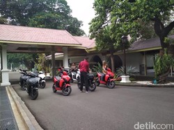 Jokowi Panggil Produsen Motor Listrik Gesits ke Istana