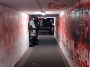 Video Lorong Neraka Red Star Stadium yang Dilewati Liverpool