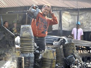 Pascakebakaran Pasar Wiradesa, Pedagang Cari Barang yang Tersisa
