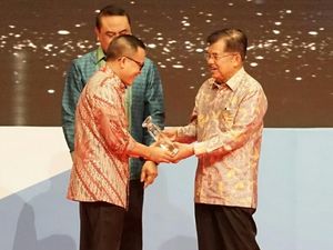 Wapres Beri Penghargaan untuk Program Antar Obat ke Rumah di Banyuwangi Wapres Beri Penghargaan untuk Program Antar Obat ke Rumah di Banyuwangi