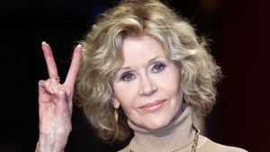 Foto: Pesona Jane Fonda, Tetap Bugar dan Cantik di Usia 80