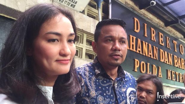 Atiqah Hasiholan dan Insank Safruddin
