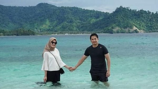 Quality Time Romantis Tommy Kurniawan dan Istri