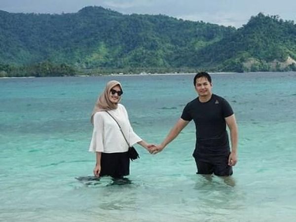 Quality Time Romantis Tommy Kurniawan dan Istri