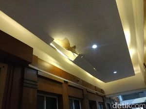 Diguyur Hujan Deras, Eternit Kantor Pemkot Bandung Jebol
