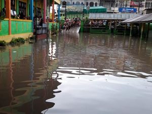 SD di Kota Jambi Kebanjiran, Siswanya Terpaksa Diliburkan SD di Kota Jambi Kebanjiran, Siswanya Terpaksa Diliburkan