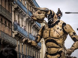 Jangan Kaget! Di Prancis Ada Monster Raksasa