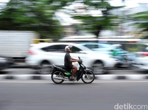 Bandel! Masih Banyak Pengendara Nekat Lawan Arah di Jakarta