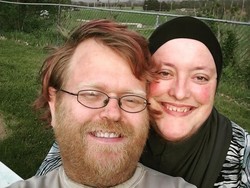 Kisah Romantis Pasangan Suami Istri yang Tumbuhkan Janggut Bersama