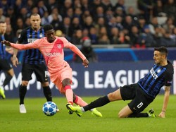 Barcelona mengancam di awal laga melalui sepakan Ousmane Dembele, namun bisa dinetralkan oleh Samir Handanovic. Pelan-pelan, Barcelona mengontrol pertandingan dan keluar dari tekanan Inter. (Foto: Stefano Rellandini/REUTERS)
