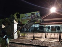 Penampakan Tiang Lampu Bandara Bengkulu Bengkok Disenggol Lion Air