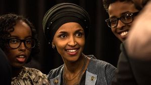 Foto: Gaya Ilhan Omar, Hijabers Pertama yang Jadi Anggota Kongres AS