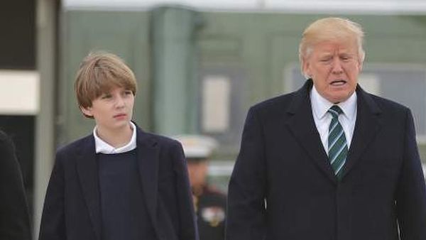 Gantengnya Barron Trump Saat Makan Bareng Donald Trump dan Melania