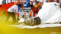 Potret Turbin Kedua Lion Air PK-LQP Dibawa ke Kantor KNKT