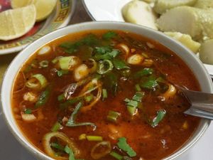 Hangatkan Badan dengan Sarapan Tauto yang Gurih Pedas