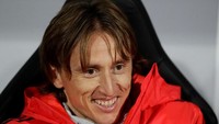 Luka Modric cuma jadi cadangan di laga ini mengingat performanya tengah menurun belakangan ini. (David W Cerny/REUTERS)