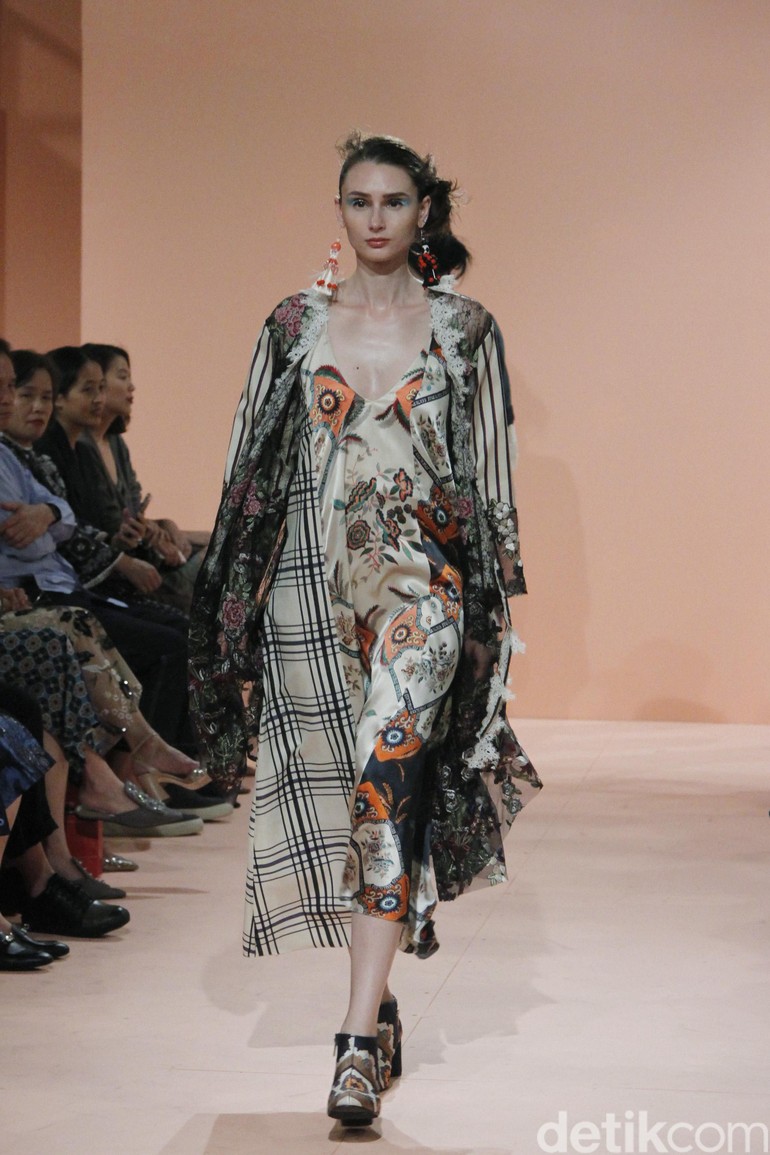 15 Karya Terbaru Biyan Untuk Koleksi Spring Summer 2019 15 Karya Terbaru Biyan Untuk Koleksi Spring Summer 2019