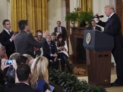 Adu Mulut dengan Trump, Wartawan CNN Dilarang Masuk Gedung Putih