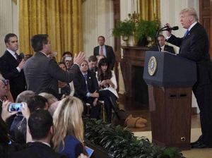 Adu Mulut dengan Trump, Wartawan CNN Dilarang Masuk Gedung Putih Adu Mulut dengan Trump, Wartawan CNN Dilarang Masuk Gedung Putih