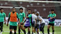 Sesi latihan tersebut bertujuan untuk menjaga stamina serta mempersiapkan performa Timnas Indonesia jelang melawan tim Singapore pada Piala AFF Suzuki Cup pada Jumat (9/11) besok. 