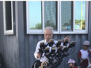 Seberapa Greget Kamu Main Pokemon Go? Kakek Ini Pakai 11 Ponsel