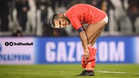 Di laga itu, gawang David De Gea dibobol Cristiano Ronaldo dengan sepakan voli. Kiper Spanyol itu pun langsung kena ejek di medsos. (Foto: Twitter @TrollFootball)