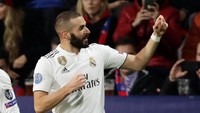 Bagi Karim Benzema, ini adalah gol ke-200 dia selama memperkuat Real Madrid. Benzema kini memang diandalkan di lini serang usai kepergian Cristiano Ronaldo. (David W Cerny/REUTERS)