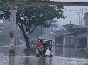 Banjir Putuskan Sejumlah Jalan di Kabupaten Bandung