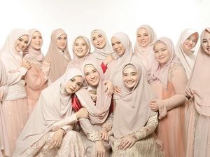 Kompaknya Geng Artis Hijab Squad, dari Pengajian hingga Fashion Show Kompaknya Geng Artis Hijab Squad, dari Pengajian hingga Fashion Show