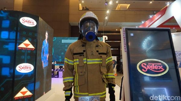 Pake Baju Pemadam Ini Serasa Jadi Astronaut